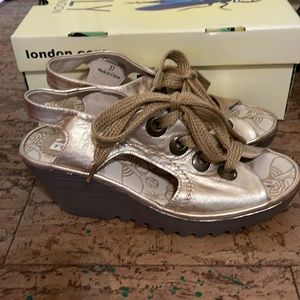 Fly London brown yvla 37 gold nib